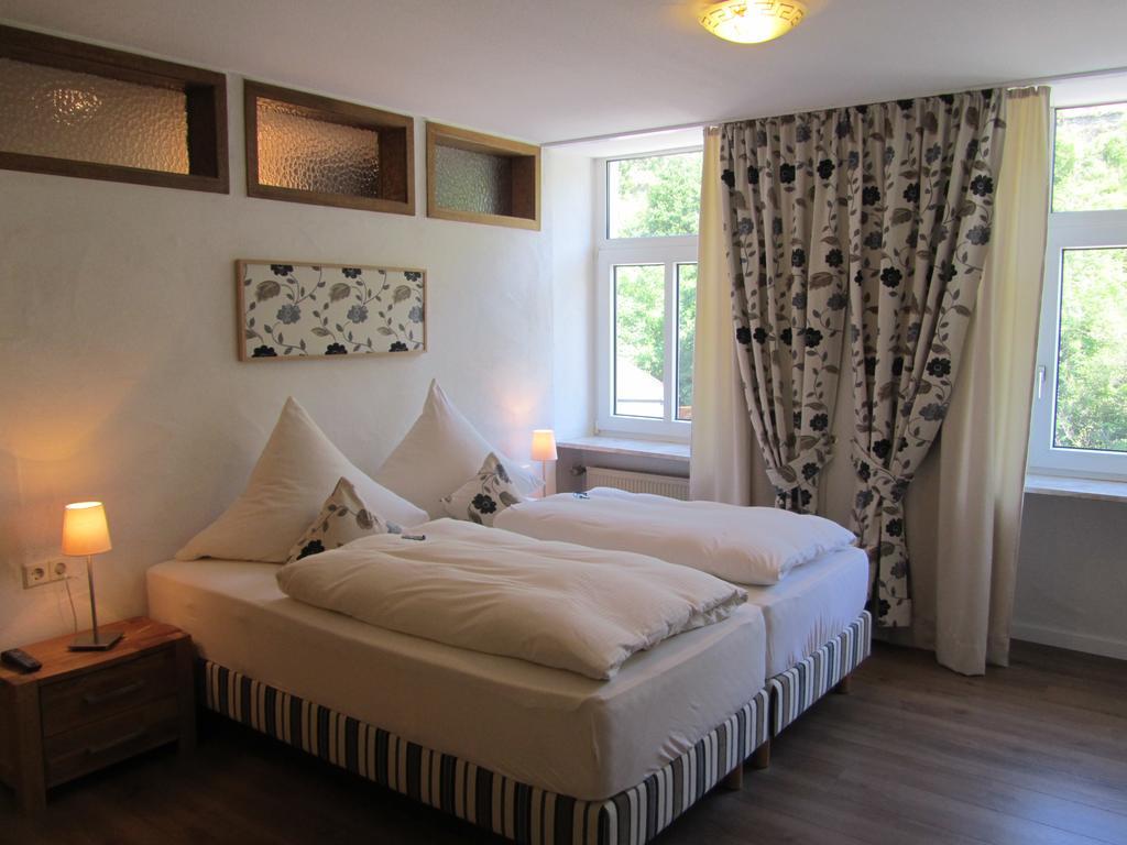 Moselland Hotel Im Enderttal Zum Onkel Willi Cochem Quarto foto